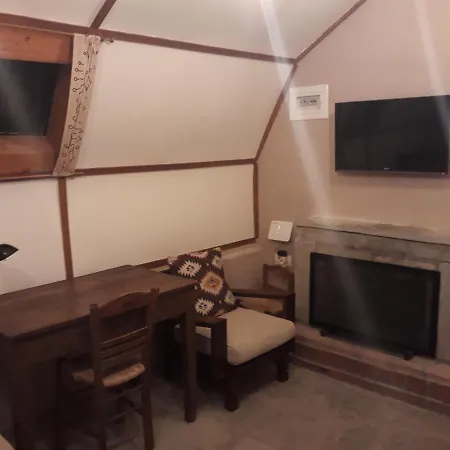House In 2,5 Acres Near Suburban Forest. Будинок відпочинку Салоніки