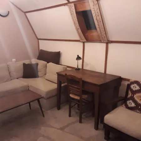 Holiday home House In 2,5 Acres Near Suburban Forest.
